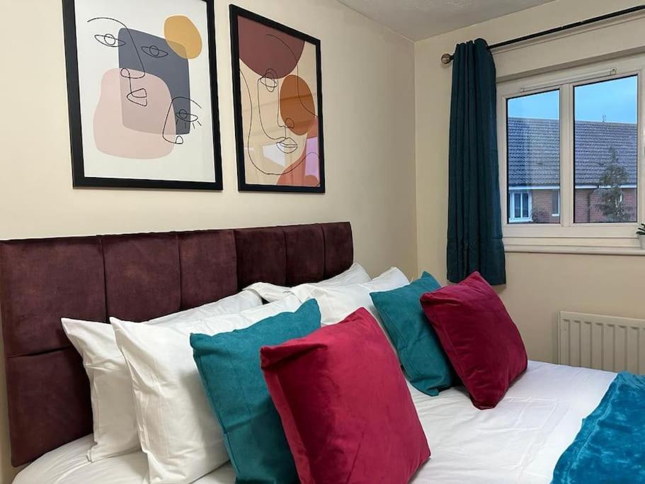 Bilborough House - Cosy Place Suitable For Families And Business Travellers Furnitures, Free Wifi And Free Parking Holiday home